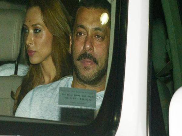 Salman Khan seeks blessings from The Dalai Lama wih Iulia Vantur. 