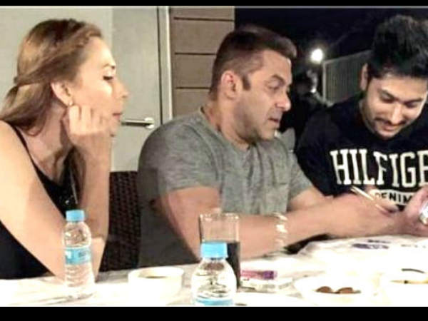 Salman Khan seeks blessings from The Dalai Lama wih Iulia Vantur. 
