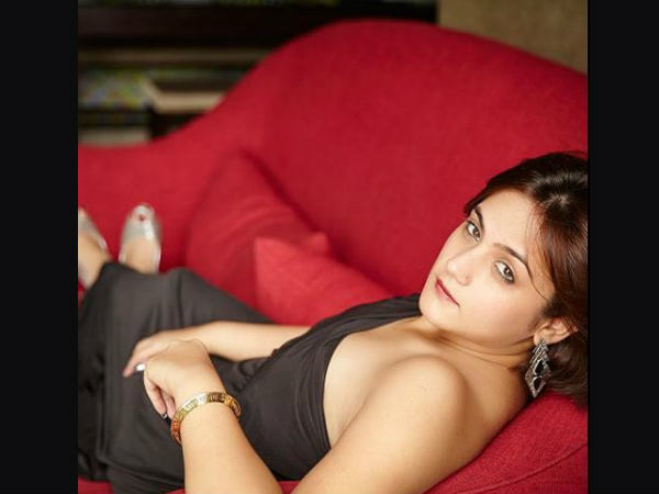 नकी इन तस्वीरों को देखकर कोई नहीं कह सकता है कि कुछ दिनों पहले ही वो अपने तलाक के चलते परेशान थीं। 