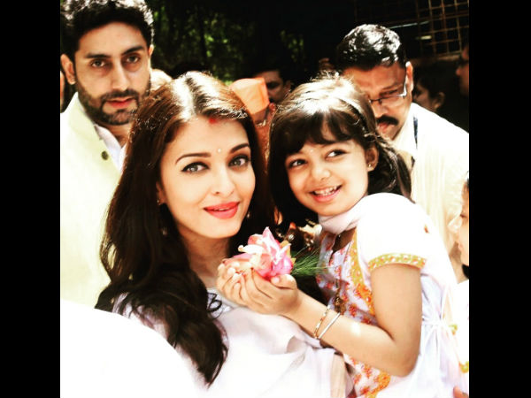 Bachchan Family visits Durga Pooja Pandal