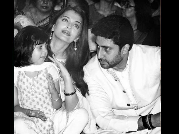 Bachchan Family visits Durga Pooja Pandal