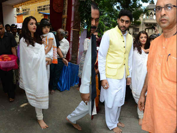 Bachchan Family visits Durga Pooja Pandal