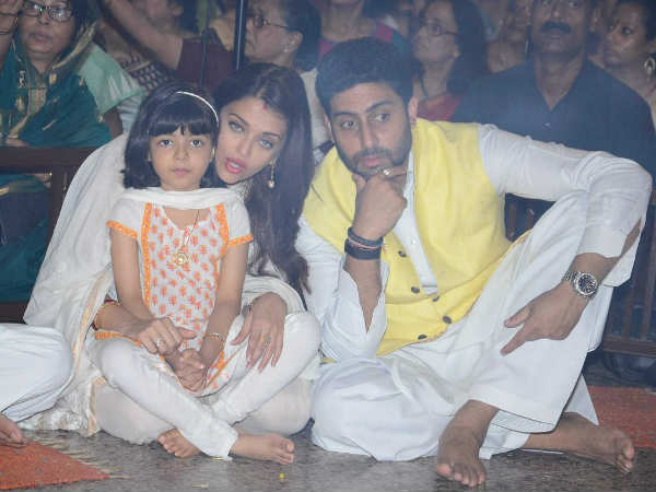 Bachchan Family visits Durga Pooja Pandal