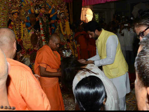 Bachchan Family visits Durga Pooja Pandal