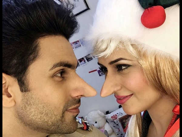  Divyanka Tripathi-Vivek Dahiya off to their honymoon in paris