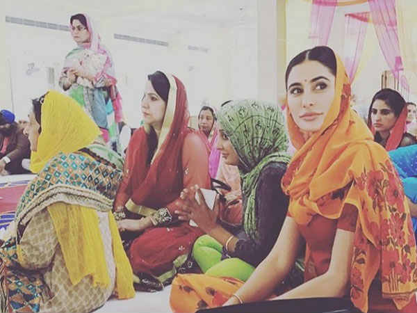 nargis-fakhri-attends-wedding-while-shooting nargis-fakhri-attends-wedding-while-shooting