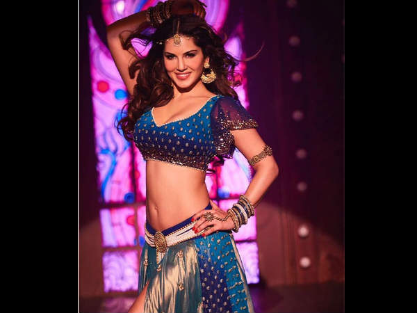 Laila-O-Laila-Sunny-Leone-Shahrukh-Khan-Raees-Song Laila-O-Laila-Sunny-Leone-Shahrukh-Khan-Raees-Song