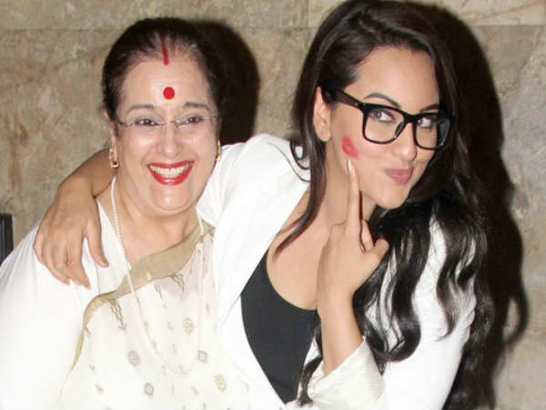 sonakshi-sinha-mother-poonam-sinha-is-fan-divyanka-tripathi sonakshi-sinha-mother-poonam-sinha-is-fan-divyanka-tripathi