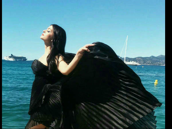 cannes-2017-aishwarya-rai-looking-beautiful-on-day-two