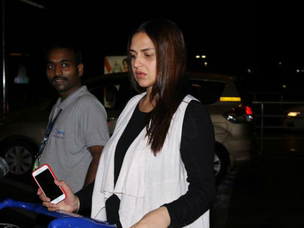 esha-deol-falunts-her-baby-bump-see-pic