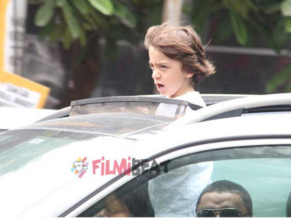 abram-khan-enjoy-open-car-ride-see-pic