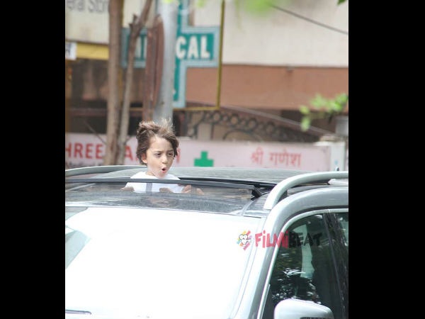 abram-khan-enjoy-open-car-ride-see-pic