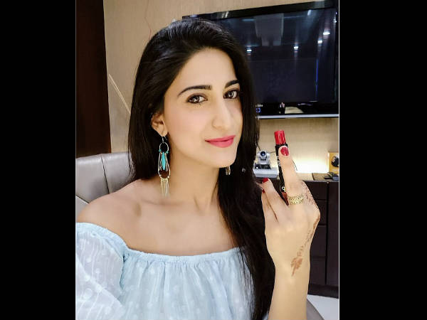 ratna-pathak-shah-konkana-sen-sharma-others-show-middle-fingers-to-haters-join-lipstick-rebellion