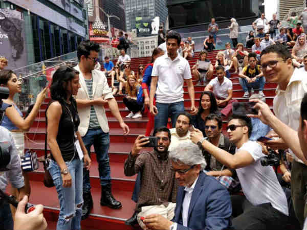 nawazuddin-siddiqui-appeared-in-babumoshai-bandookbaaz-andaz-in-iifa-2017