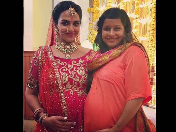 esha-deol-turns-bride-in-her-baby-shower-see-most-stylish-pregnant