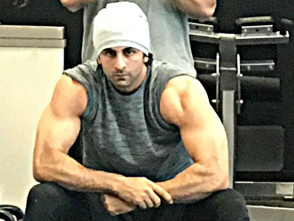 ranbir-kapoor-s-bulked-up-look-from-dutt-gets-leaked