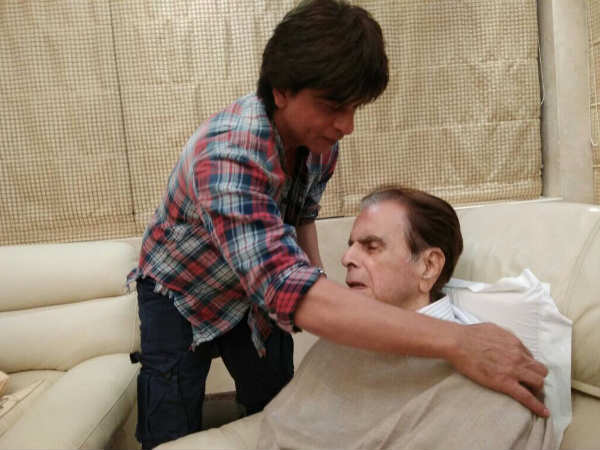 shahrukh-khan-visits-dilip-kumar-at-his-residence