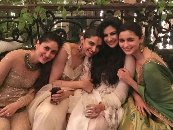deepika-padukone-bonds-with-kareena-kapoor-khan-kisses-karisma-kapoor