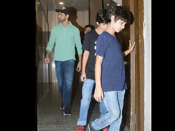 hrithik-roshan-sussanne-khann-movie-date-with-kids-pics