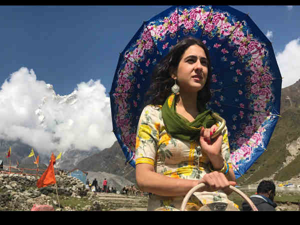 sara-ali-khan-looks-pretty-in-candid-shot