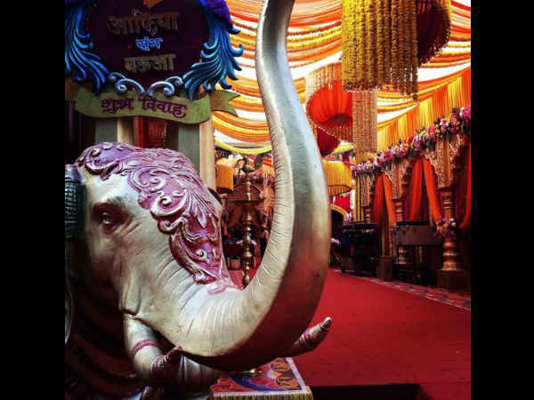 shahrukh-anushka-s-wedding-pic-from-anand-l-rai-d-dwarf-film-leaked