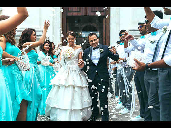 surveen-chawla-and-akshay-thakkar-marriage-pics