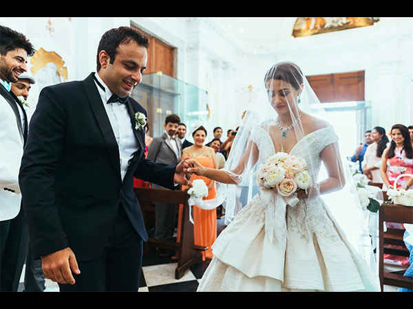 surveen-chawla-and-akshay-thakkar-marriage-pics