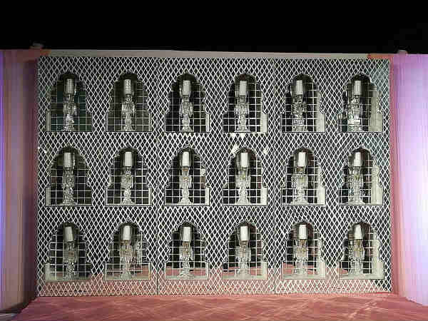 virat-kohli-anushka-sharma-s-reception-stage-is-eagerly-waiting-for-them-view-pic