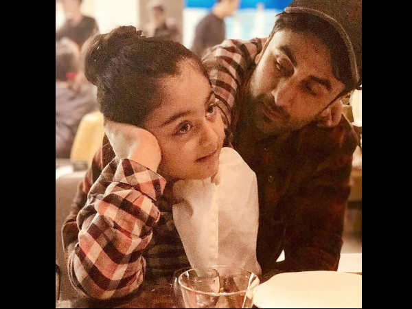 ranbir-kapoor-dinner-date-with-family-and-niece-samaira
