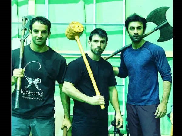 ranbir-kapoor-s-brahmastra-is-a-battle-axe-why-is-he-roaming-on-mumbai-streets