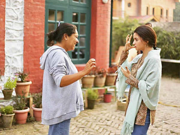 alia-bhatt-s-first-look-from-raazi-revealed-on-her-birthday