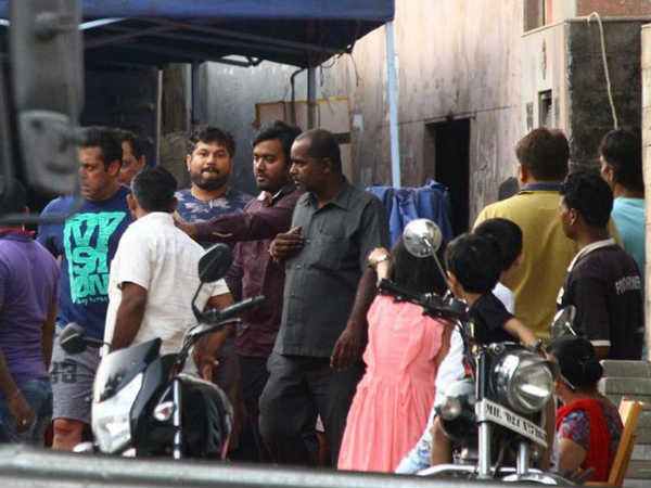 salman-khan-jacqueline-fernandez-daisy-shah-shoot-race-3-in-mumbai