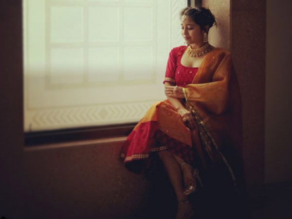 shweta-tripathi-getting-married-rapper-chaitanya-sharma-mehndi-pictures
