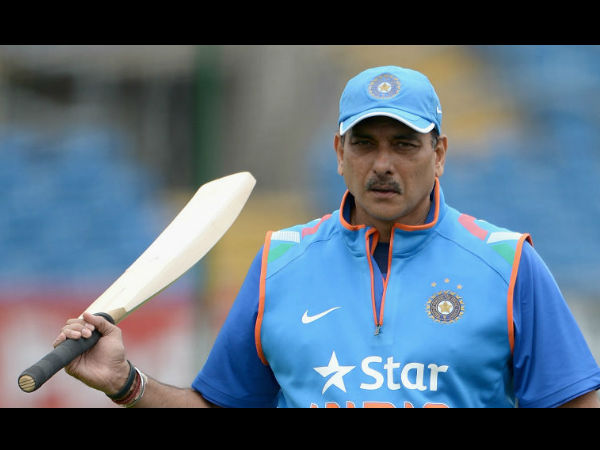 अक्षय कुमार की इस हीरोइन से चल रहा है इंडियन क्रिकेट टीम के कोच रवि शास्त्री का अफेयर ? अक्षय कुमार की इस हीरोइन से चल रहा है इंडियन क्रिकेट टीम के कोच रवि शास्त्री का अफेयर ?