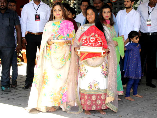 salman-khan-ganpati-celebrations-with-arpita-shahrukh-aamir-at-ambani-s-antilla