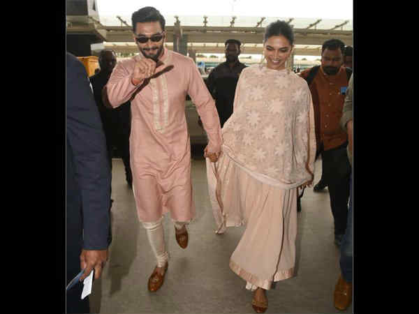 deepika-padukone-ranveer-singh-bengaluru-reception-family-photo-will-remind-you-of-k3g