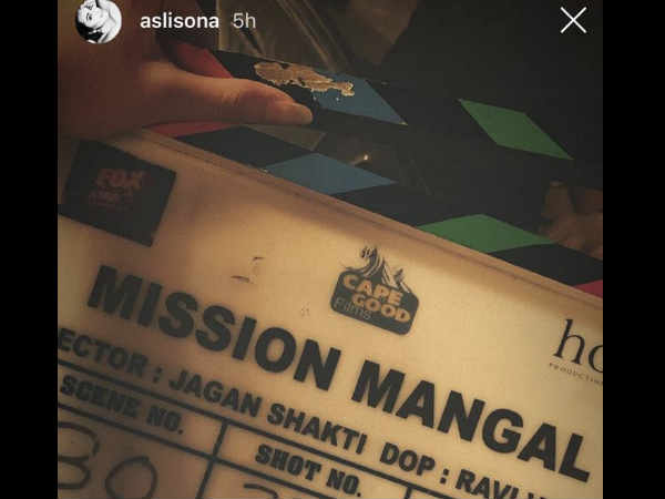 tapsee-pannu-shares-sneak-peak-her-look-from-r-balki-akshay-kumar-s-mission-mangal tapsee-pannu-shares-sneak-peak-her-look-from-r-balki-akshay-kumar-s-mission-mangal