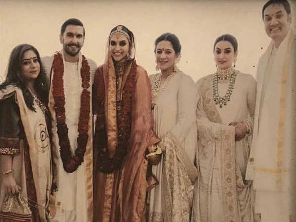 deepika-padukone-ranveer-singh-more-pics-as-newlywed-go-viral
