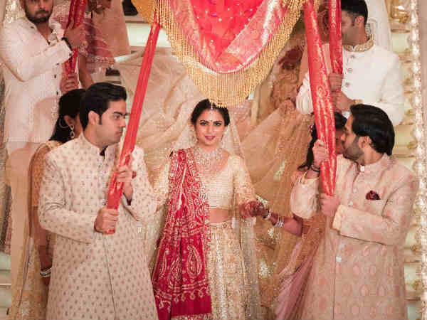 isha-ambani-anand-piramal-wedding-pics-aishwarya-rai-shahrukh-salman-priyanka-kareena-other-celebs