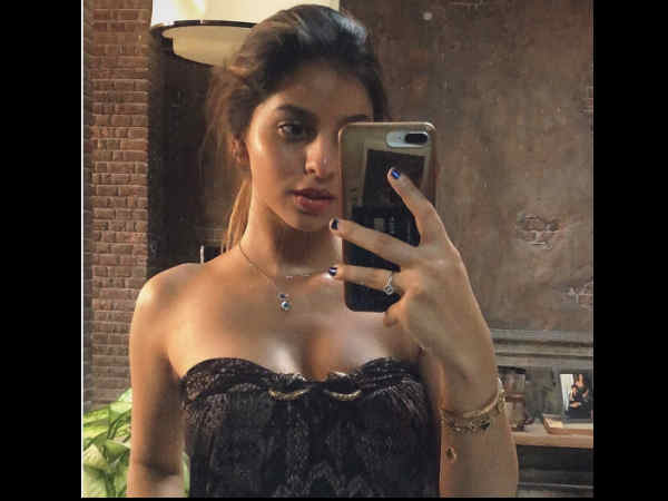 suhana-khan-sexy-silver-dress-dancing-video-goes-viral