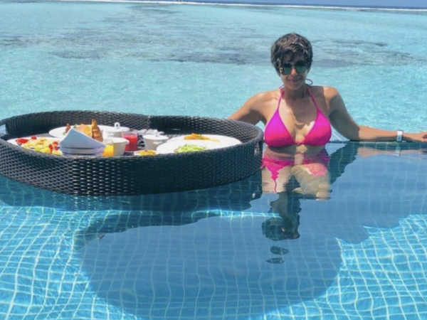 mandira-bedi-turns-up-the-heat-with-a-bikini-vacation-in-maldives
