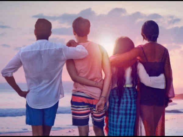 the-sky-is-pink-first-look-priyanka-chopra-farhan-akhtar-in-a-shonali-bose-film the-sky-is-pink-first-look-priyanka-chopra-farhan-akhtar-in-a-shonali-bose-film