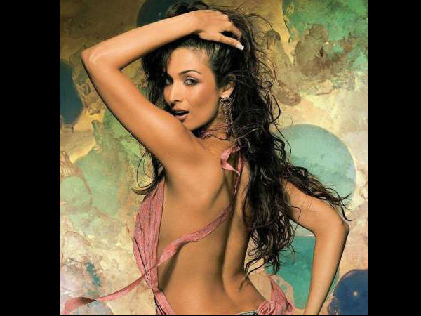 12-pics-that-prove-malaika-arora-is-the-hottest-mom-ever