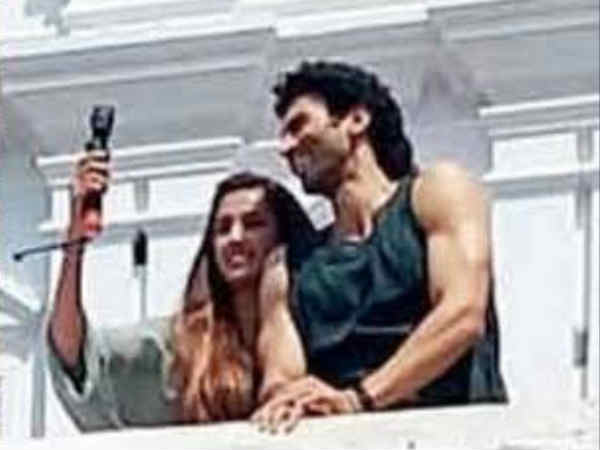 malang-first-look-aditya-roy-kapoor-and-disha-patani-ready-to-paint-the-town-red