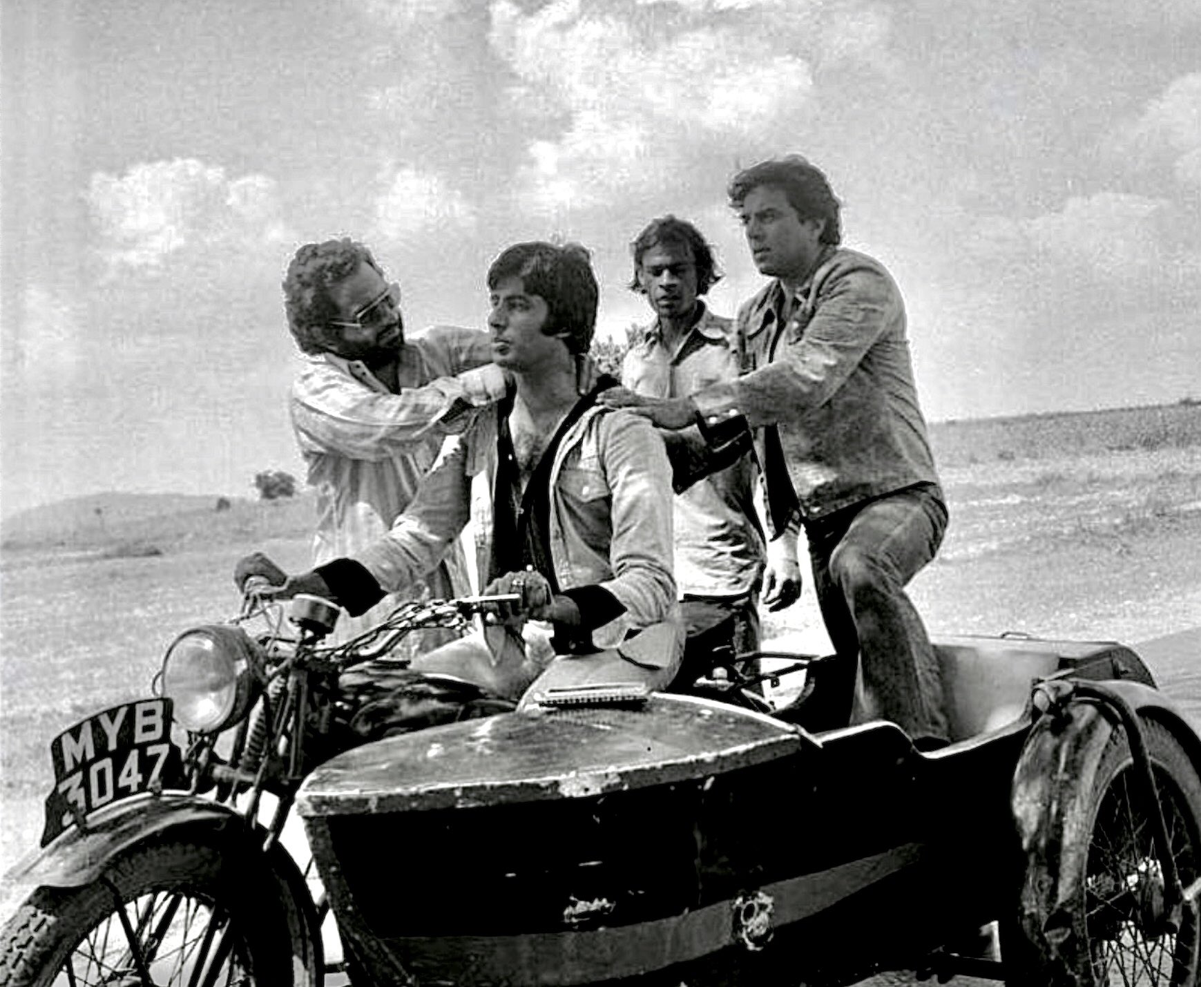 dharmendra, amitabh bachchan, धर्मेंद्र, अमिताभ बच्चन