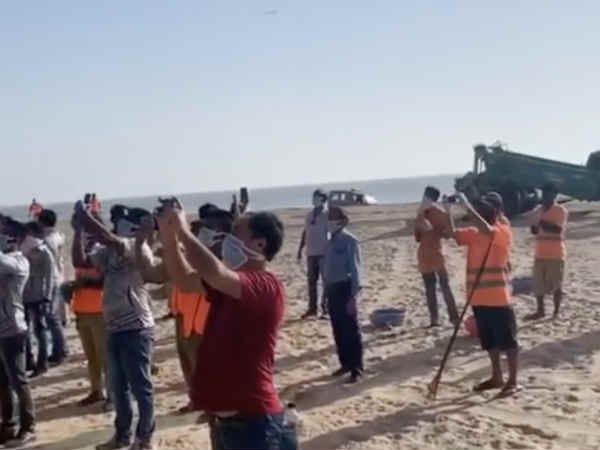 janta-curfew-akshay-kumar-hrithik-roshan-sajid-nadiadwala-together-beat-thalis-see-video janta-curfew-akshay-kumar-hrithik-roshan-sajid-nadiadwala-together-beat-thalis-see-video