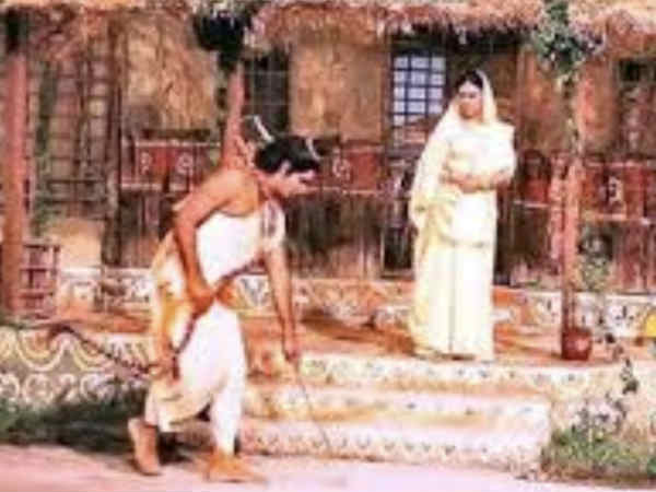 ramayan-sita-dipika-chikhlia-asks-fans-to-not-cross-lockdown-lakshman-rekha-drawn-by-pm-modi