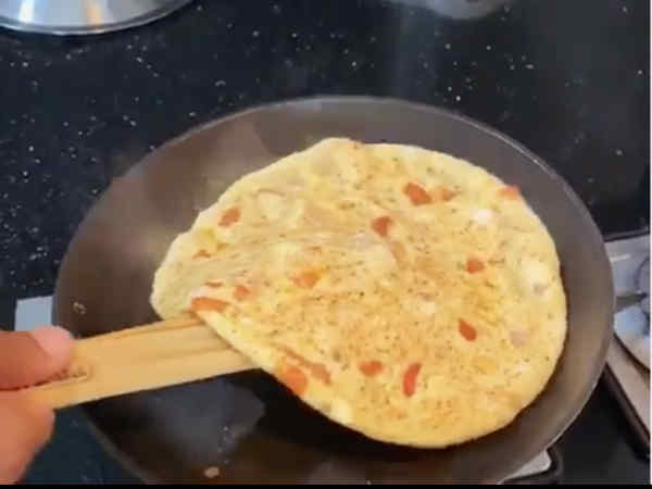 katrina-kaif-and-vicky-kaushal-cook-the-perfect-omlette-amidst-lockdown-see-pics