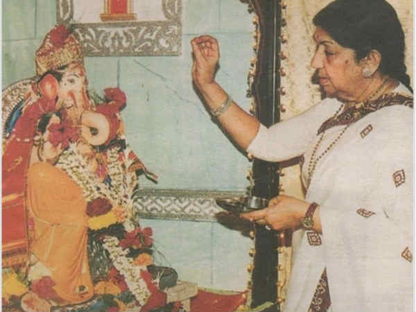 lata-mangeshkar-s-building-sealed-by-bmc-amidst-covid-19-crisis