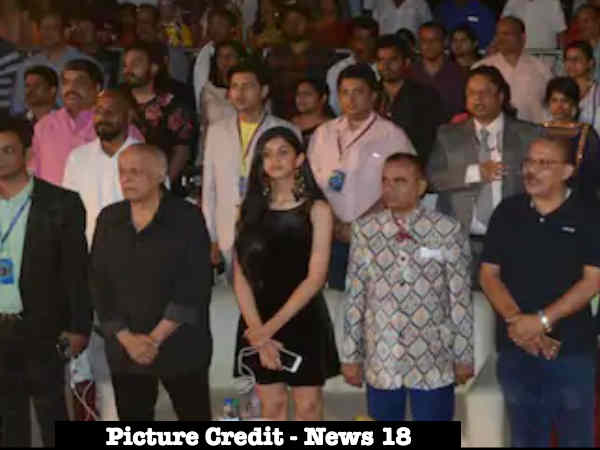 rhea-chakraborty-stayed-with-mahesh-bhatt-in-a-ranchi-hotel